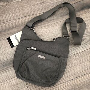 NWT Baggallini Pocket Crossover Crossbody Cheetah Leopard Print Grey Purse Bag